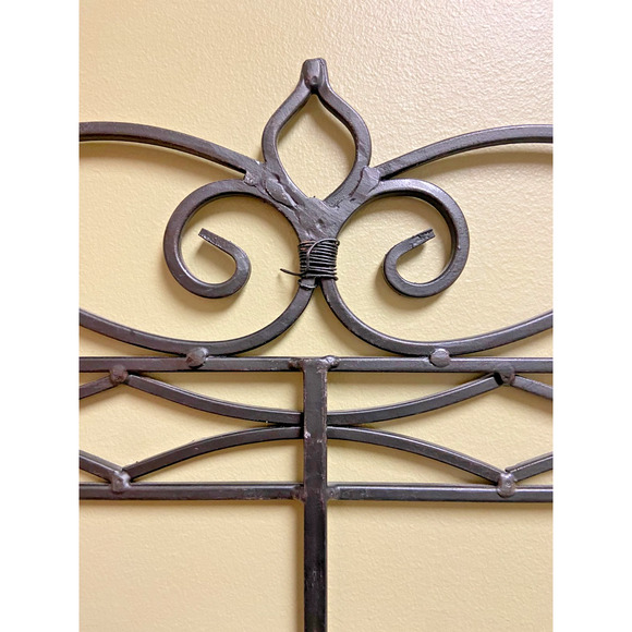 Vintage Brown Wrought Iron Wall Mounted Metal Clothes/Hat/Jacket Rack, 23"L - Picture 2 of 3